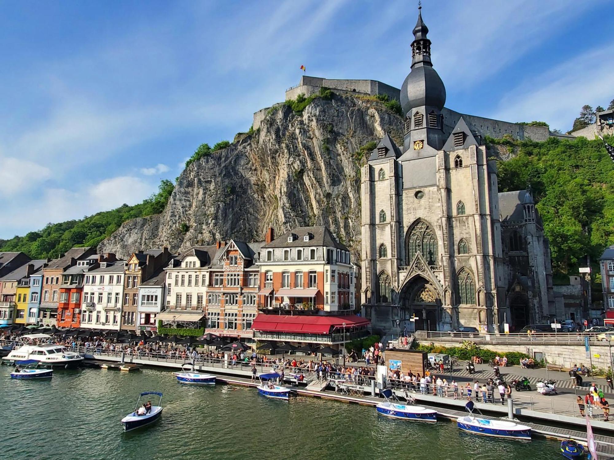 A Deux Patenier De Dinant Bagian luar foto
